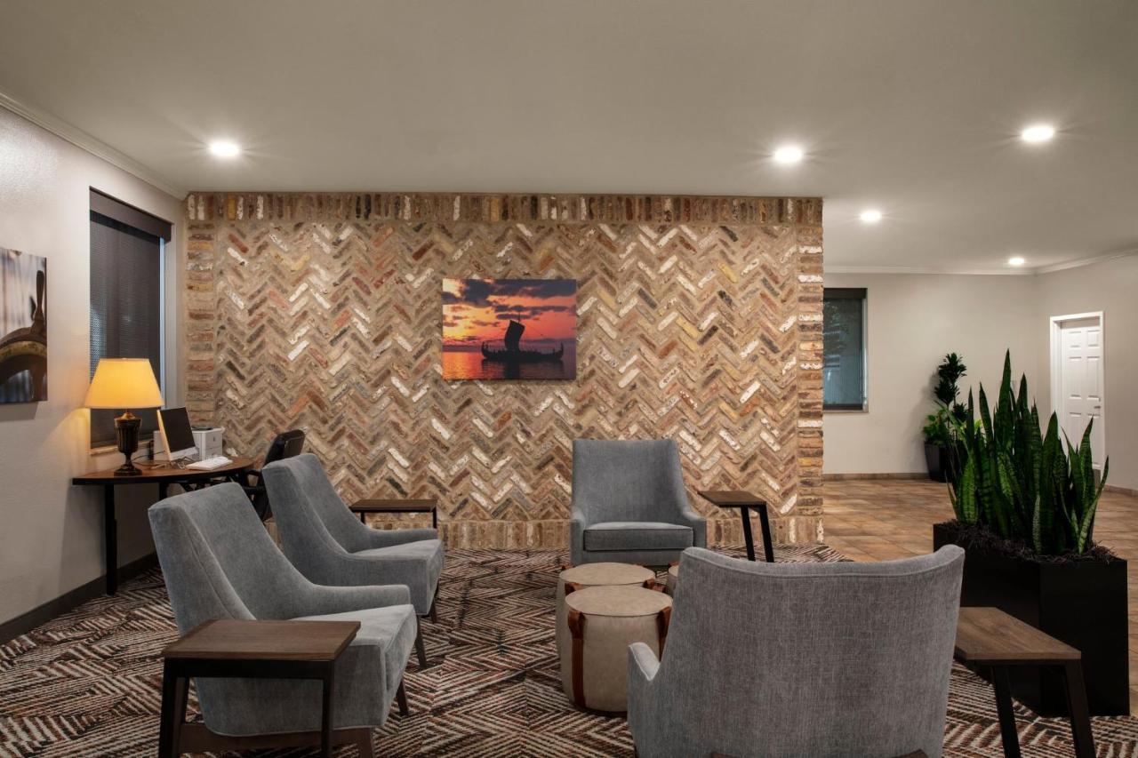Candlewood Mobile-downtown By Ihg Hotel